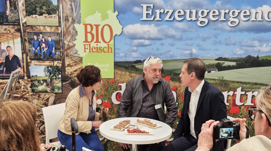 Christoph Dahlmann im Gespräch mit Staatssekretär mit Monika Berg und Dr. Martin Berges, Landwirtschaftsministerium NRW